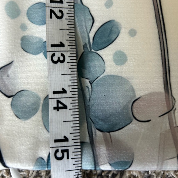 Bundle of six throw pillow covers measuring approximately 16x16 - Picture 7 of 7